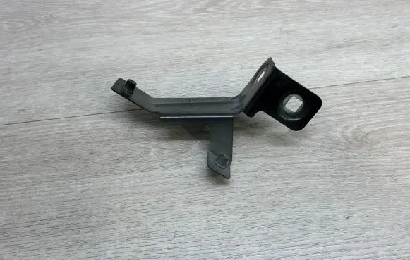 Porsche Cayenne (92A) Fender mounting bracket 95850361000 7P5805604A