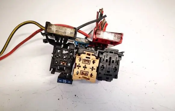 Audi A4 S4 B5 8D Fuse 8a0937530
