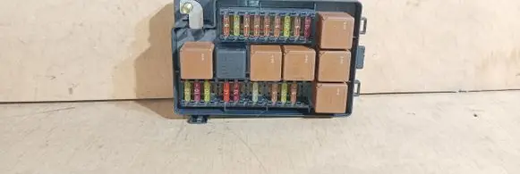 Jaguar XK8 - XKR Fuse module LJA2822BF 2822BF
