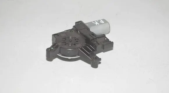 BMW 2 Active Tourer U06 Front door window regulator motor 5A18F14 67625A18F14 5A75082