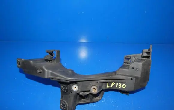 Hyundai i30 Fender mounting bracket