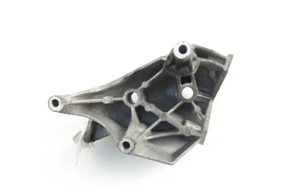 Volkswagen Polo IV 9N3 Engine mounting bracket 045199207