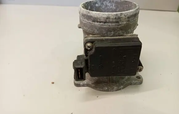 Audi A4 S4 B5 8D Mass air flow meter 037906461B