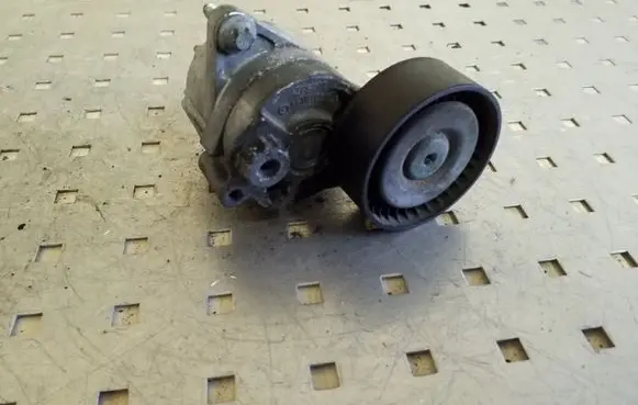 Mercedes-Benz E W211 Generator/alternator belt tensioner A61120005