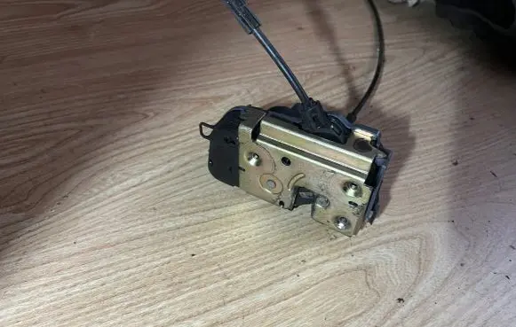 Renault Scenic II - Grand scenic II Rear door lock