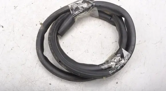 BMW 2 F22 F23 Rubber seal front door (on door) 