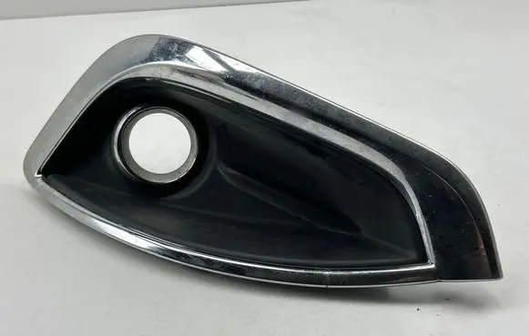 Chrysler Pacifica Front fog light trim/grill 68229007AA