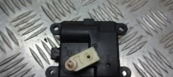 Nissan Primera A/C air flow flap actuator/motor 3C270-30850