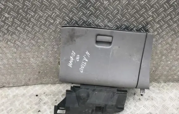Nissan Almera Tino Glove box