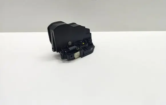 BMW 5 F10 F11 Front door lock 7202143 51217202143