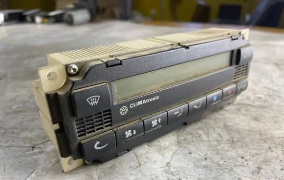 Volkswagen PASSAT B5 Climate control unit 3b2907044b 5hb00761711