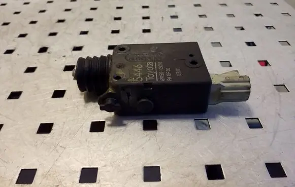 Toyota Avensis T220 Tailgate boot lock/latch motor 6915005010