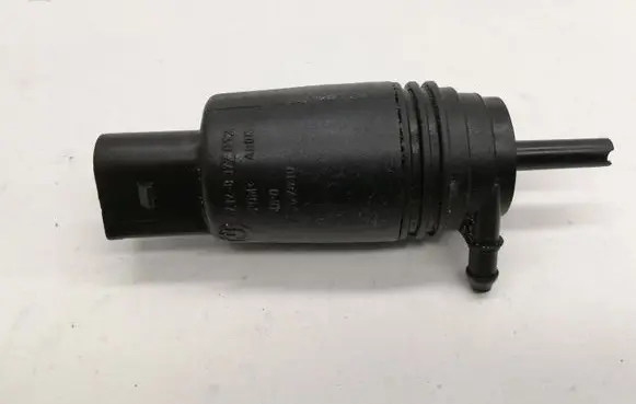 BMW 5 E39 Windscreen/windshield washer pump 8377612