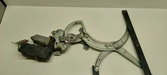 Volkswagen PASSAT B4 Front door window regulator with motor