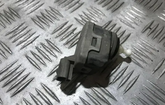 Opel Astra G Headlight level adjustment motor 90590665 007878-90