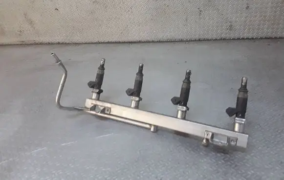 BMW 1 E81 E87 Fuel injectors set 7530420 7526892