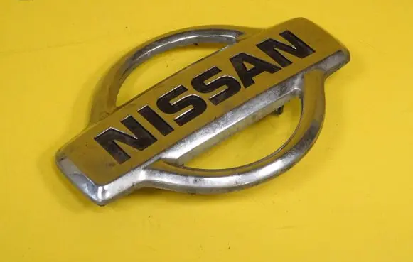 Nissan Micra Manufacturer badge logo/emblem 628901F500