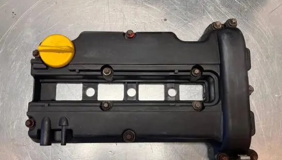 Opel Astra H Rocker cam cover F02672
