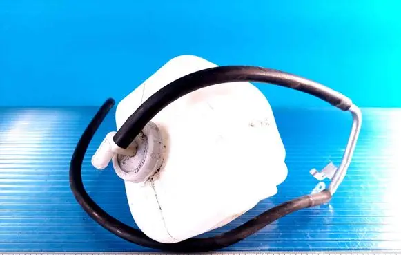 Mitsubishi Lancer X Coolant expansion tank/reservoir 1375A304 MI3014111