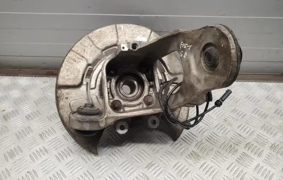 BMW X5 F15 Rear wheel hub 6771777 6770984