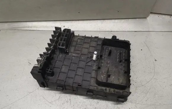 Volkswagen PASSAT B6 Fuse module 3C0937125