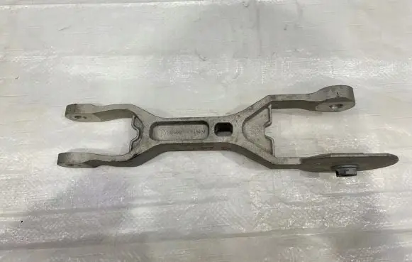 Jeep Cherokee Engine mount bracket 68343375AB
