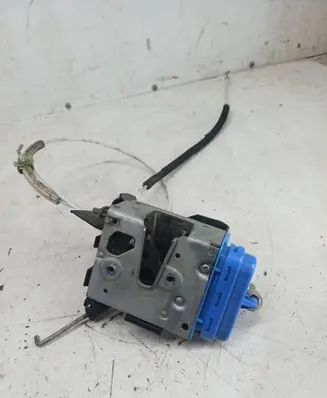Audi A6 S6 C4 4A Rear door lock 8D0839016A