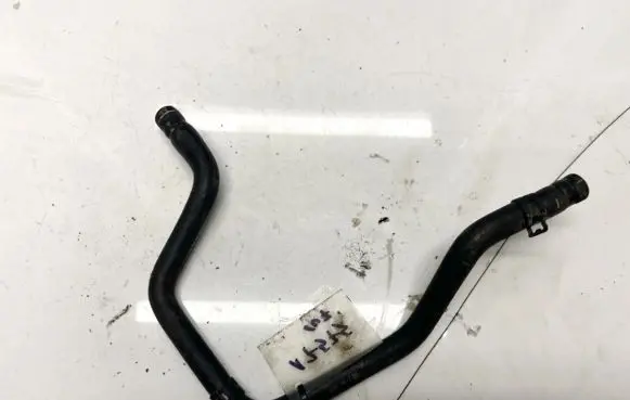 Volkswagen PASSAT B5.5 Engine coolant pipe/hose