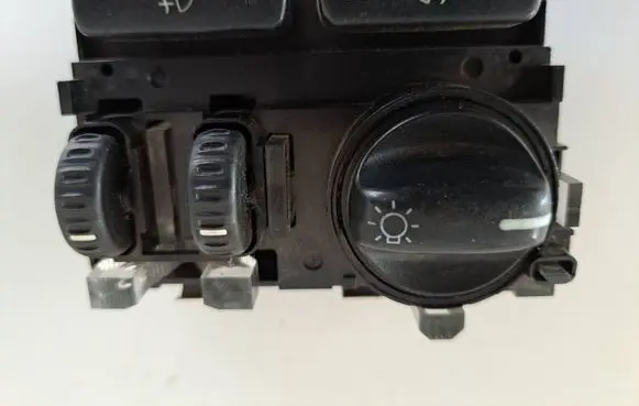 BMW 1 E81 E87 Light switch QNV1381 876L