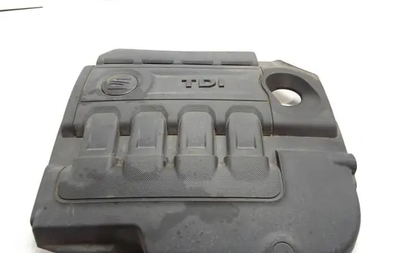 Seat Leon (5F) Engine cover (trim) 04L103925J 04L103925