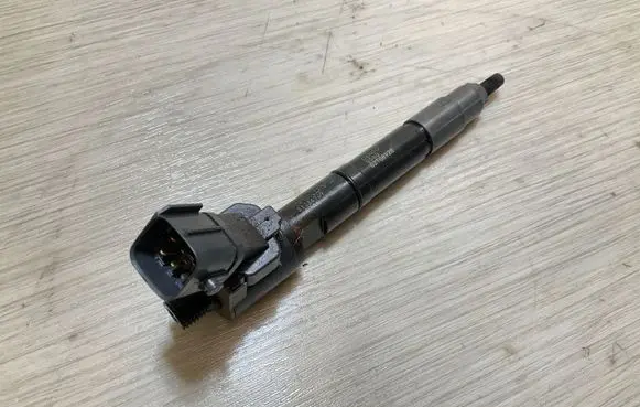 Volvo XC90 Fuel injector 31336769