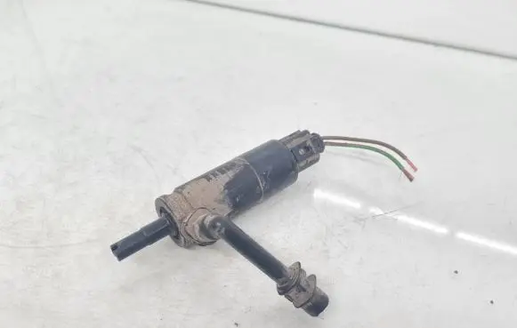 Skoda Octavia Mk2 (1Z) Headlight washer pump 3B7955681