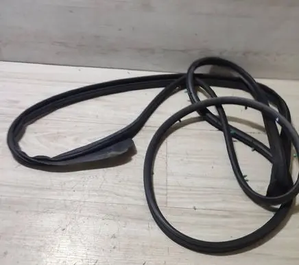 Suzuki Vitara (LY) Front door rubber seal 