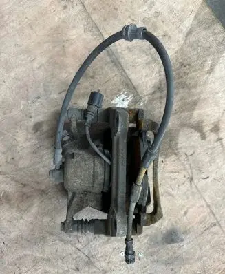 Volkswagen PASSAT B8 Front brake caliper 5Q0106DQ