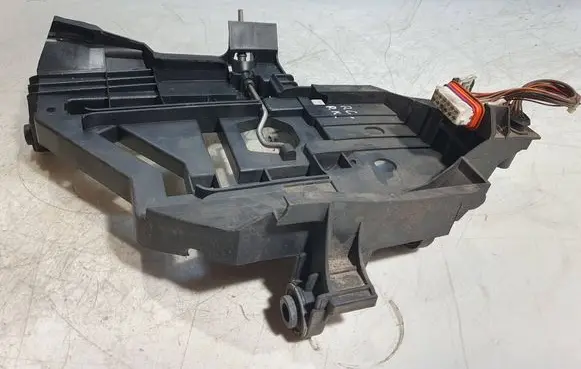 Porsche Cayenne (9PA) Headlight/headlamp mounting bracket