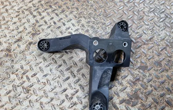 Mini One - Cooper F56 F55 ABS pump bracket 6851604