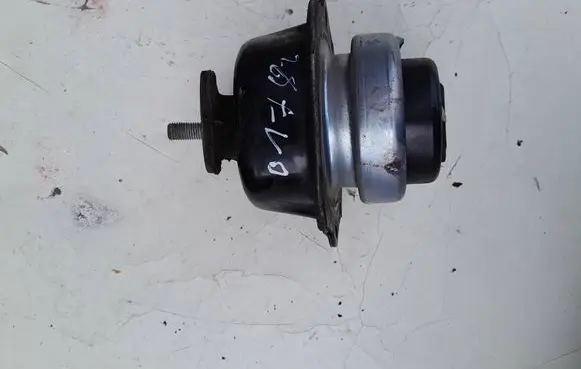 Engine mount bracket
