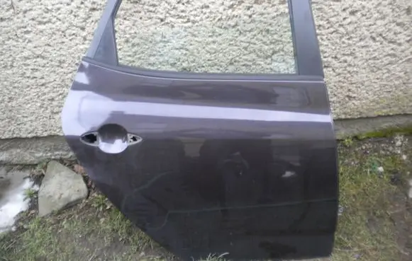 KIA Venga Rear door