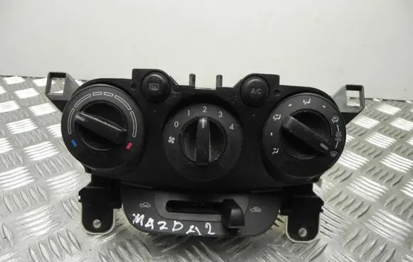 Mazda 2 Climate control unit D6517J16 Y706