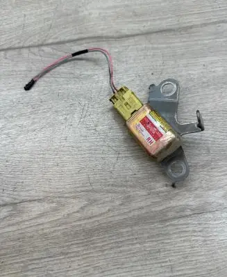 Toyota RAV 4 (XA20) Airbag deployment crash/impact sensor 8986042020 1879001131