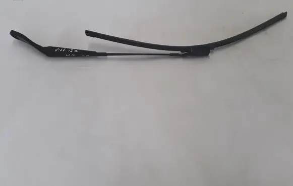 Volvo V60 Front wiper blade arm