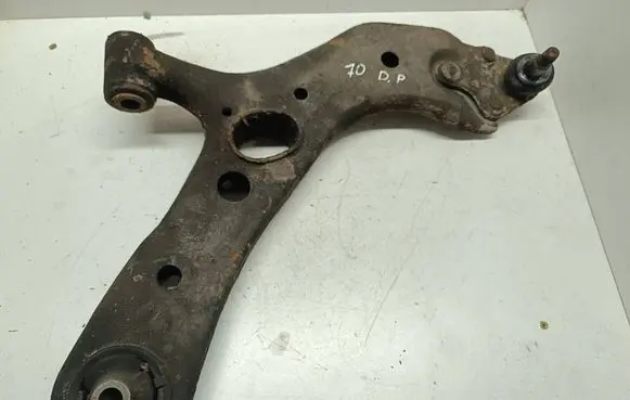Toyota RAV 4 (XA40) Front lower control arm/wishbone 