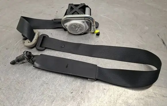 Nissan X-Trail T31 Front seatbelt TKAH2EG461