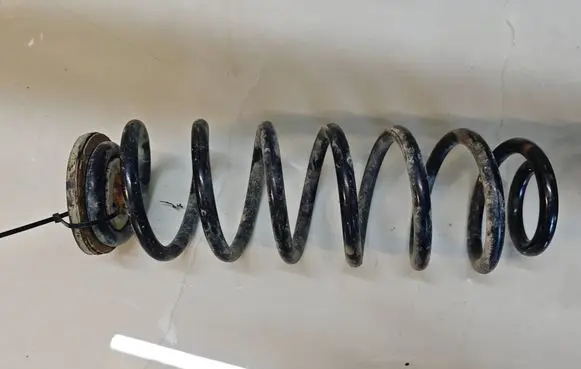 Volkswagen Touran I Rear coil spring