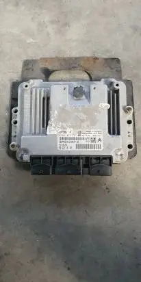 Peugeot 308 Engine control unit/module 0281013331