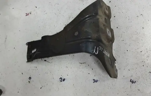Volkswagen PASSAT CC Fender mounting bracket