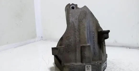Mercedes-Benz Vito Viano W639 Engine mounting bracket A6512231504
