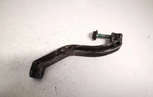 Engine mounting bracket