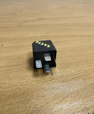 Volkswagen PASSAT B6 Other relay A0025421319 D6342