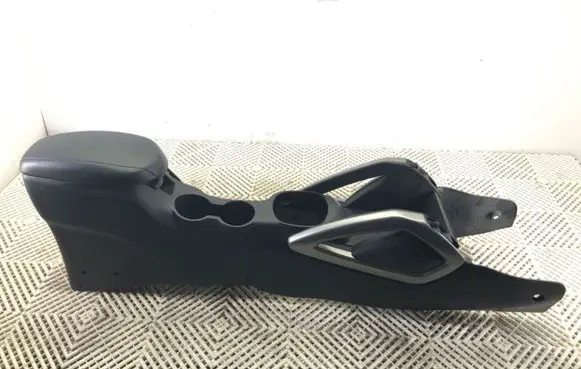 Hyundai Veloster Center console 84611-2V000